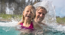 Beheiztes Freibad in Center Parcs Villages Nature Paris